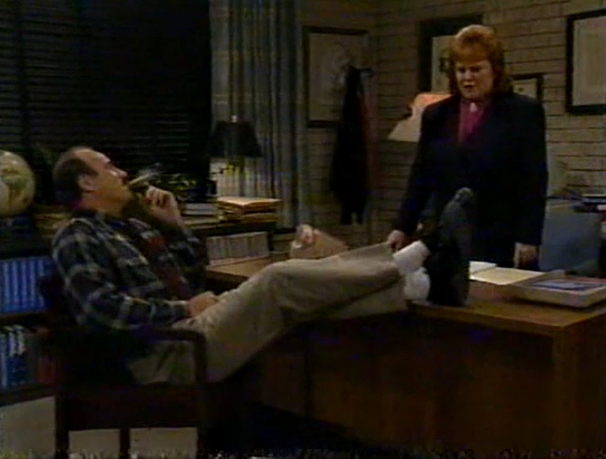 televisionaryZW's tweet photo. 9246. #DrexellsClass "Down &amp; Out at the Out 'n In" - More retooling, Edie McClurg comes in as the new principal/foil for Drexell. She's playing against her gentle Midwesterner type &amp; pulling it off.  SToo bad the plot for this ep is really poorly plotted. (C) https://t.co/7VXsWjiX77