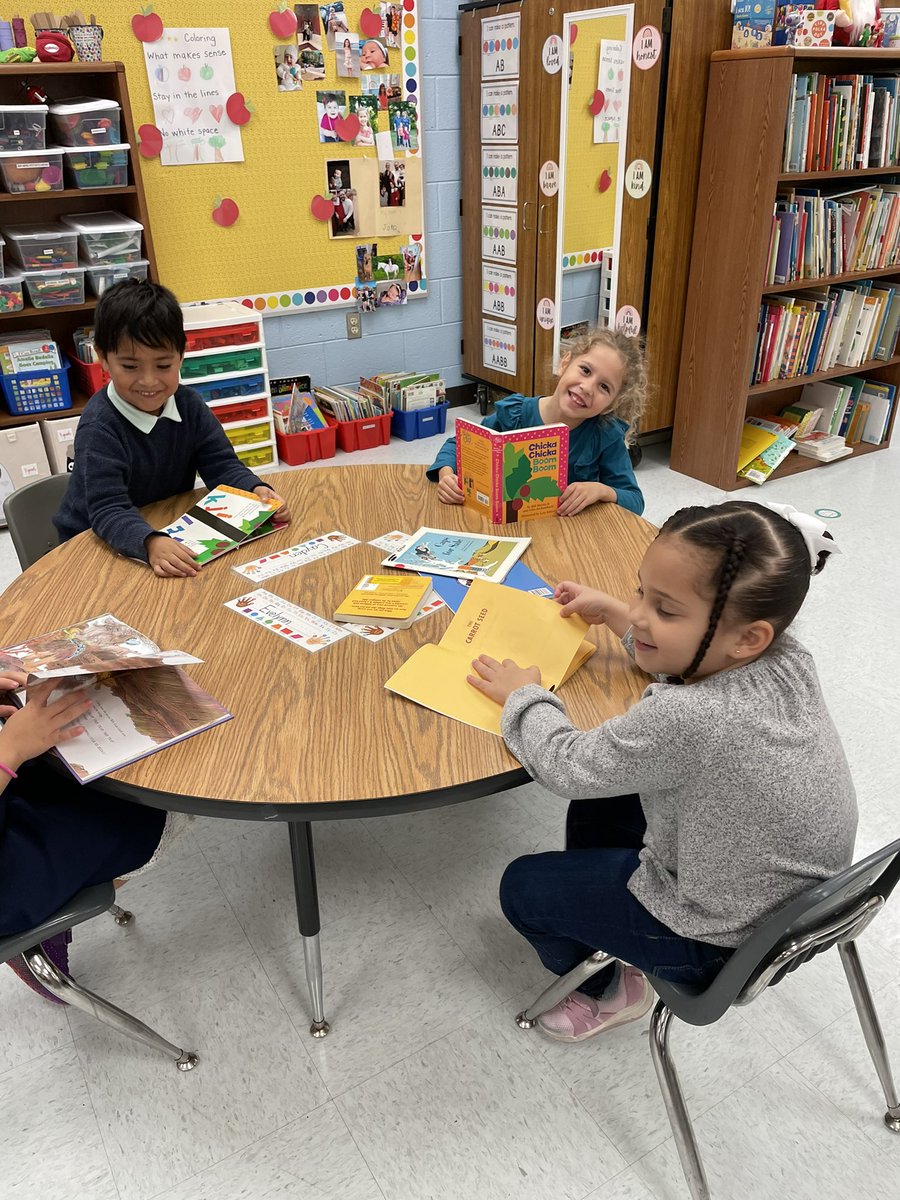 MsCarrsClass_K's tweet photo. We love Reader’s Workshop. Today we practiced reading “Old Favorites!”@PotowmackES https://t.co/znC4LM7cDa