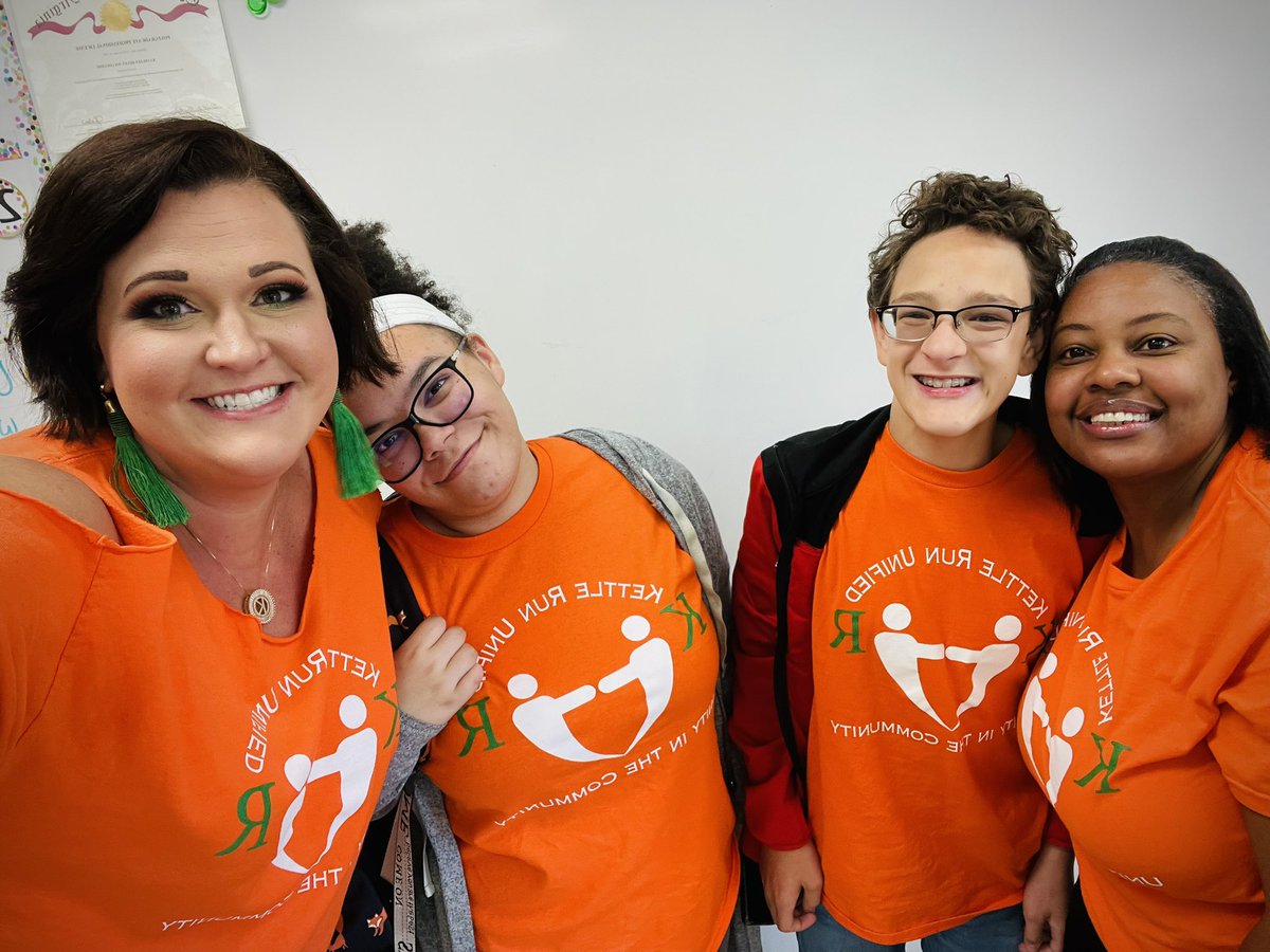 KaseyWilloughb4's tweet photo. We rocked our KRU gear today for the 1st Friday of the month! ๐๐งก @KrUnified #LotsofOrange #UnityInCommunity https://t.co/O9fZAwffdm