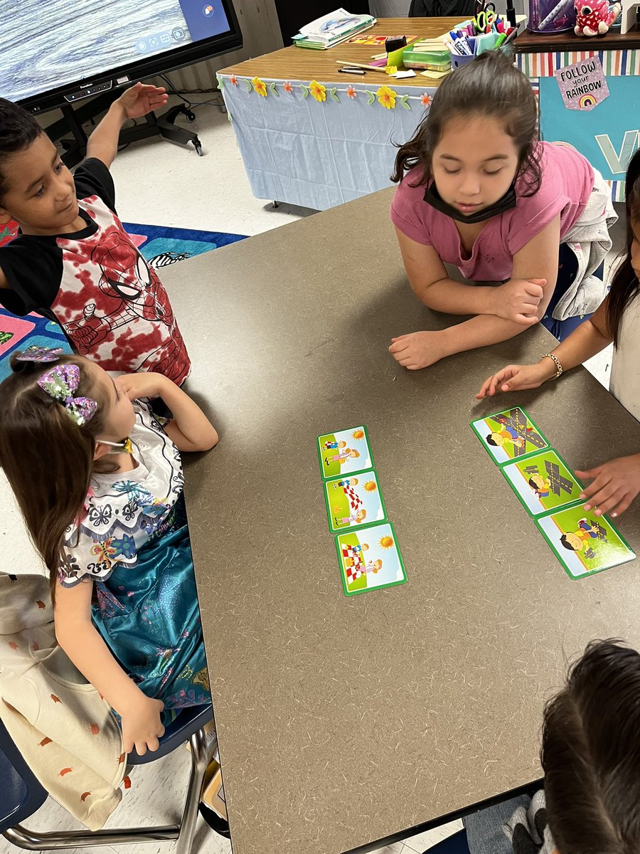 Exploring and presenting story sequence. 📓🎓👩‍🏫<a href="/warriors112/">Wilson Elementary</a> <a href="/DGonzalezSHSU/">Dulce Gonzalez</a> #warriortribe112