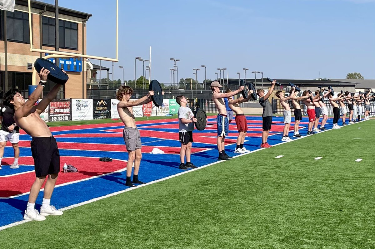 Bixby_Wrestling's tweet photo. Turned some boys into men today 😤💪
#PlateWorkout | #BixbyBuilt https://t.co/OkHQu8SHps