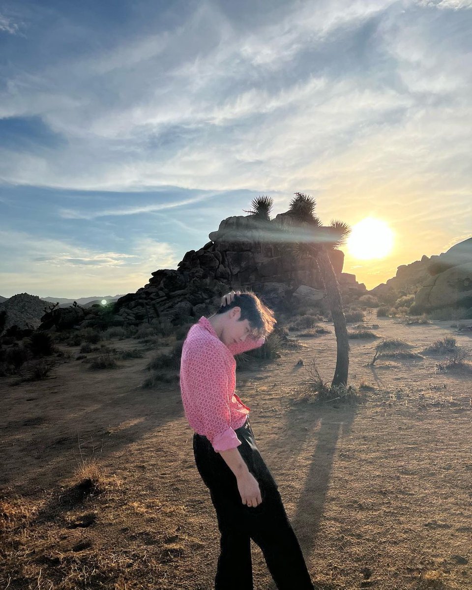 Jaehyeong0311's tweet photo. ╭┈───────  [SOUR] 

╰┈➤ ❝Every day I'll wonder what you're like. When you touch my lips.❞

#TheRose #theroseband #TheRoseSound #Jaehyeong #BlackRose #leejaeyeong #jeff #KPOP #TheRoseHEAL
#sour #TheRoseHealAlbum https://t.co/w3RiLBdtdx