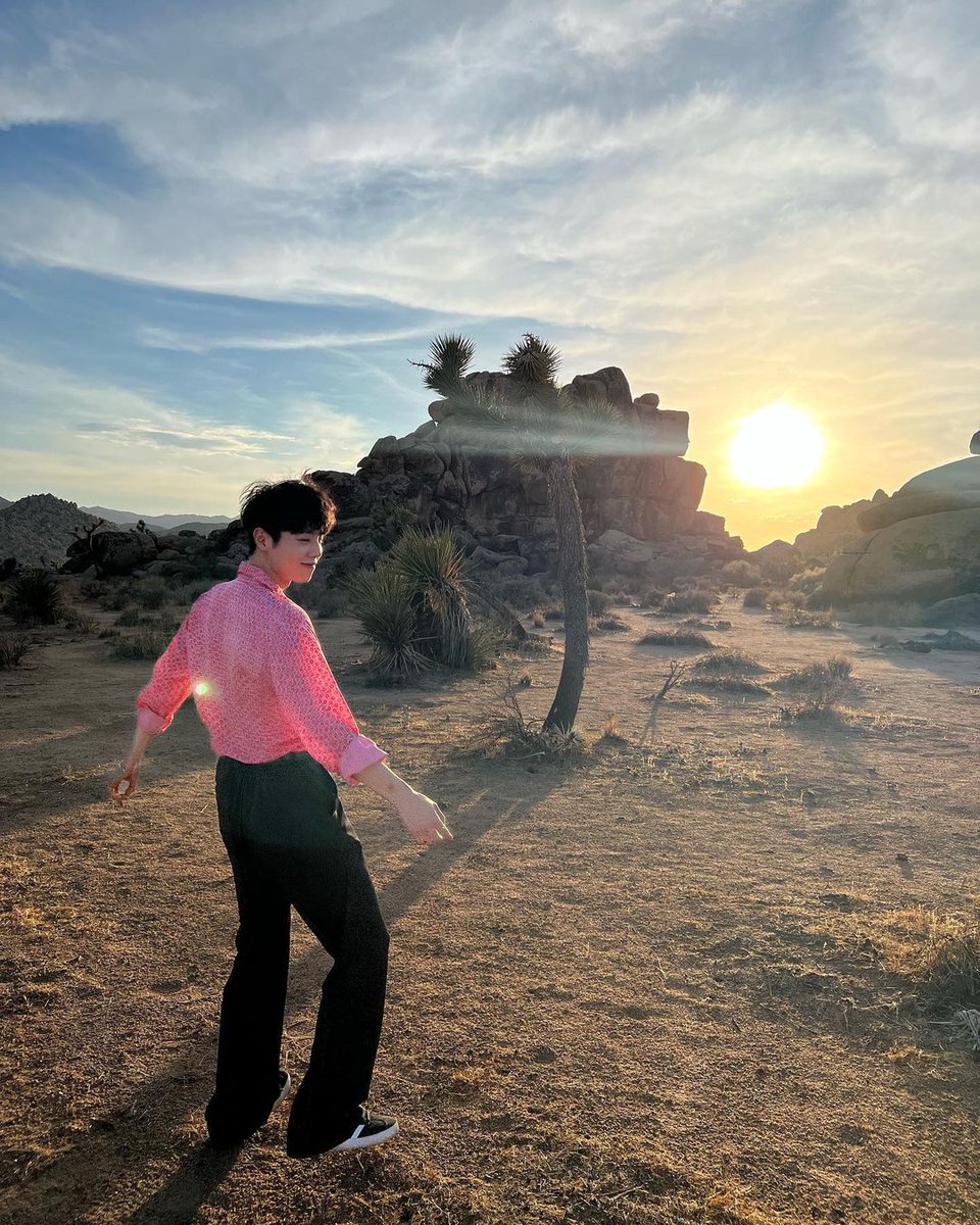 Jaehyeong0311's tweet photo. ╭┈───────  [SOUR] 

╰┈➤ ❝Every day I'll wonder what you're like. When you touch my lips.❞

#TheRose #theroseband #TheRoseSound #Jaehyeong #BlackRose #leejaeyeong #jeff #KPOP #TheRoseHEAL
#sour #TheRoseHealAlbum https://t.co/w3RiLBdtdx