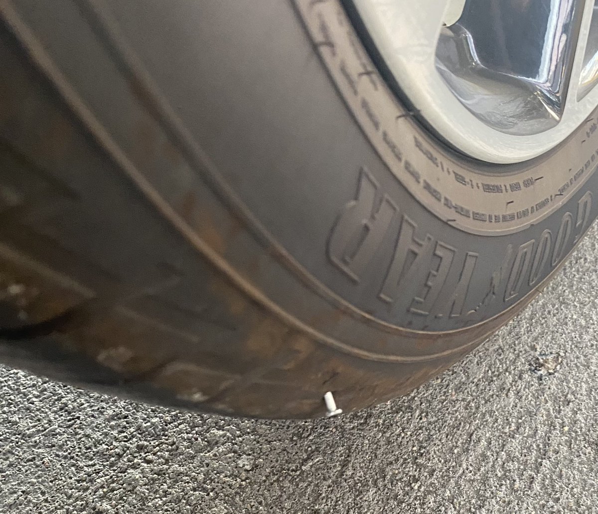 sjwb11's tweet photo. Some days you’re the tire. Some days you’re the nail #life https://t.co/lNMOgD3MOQ