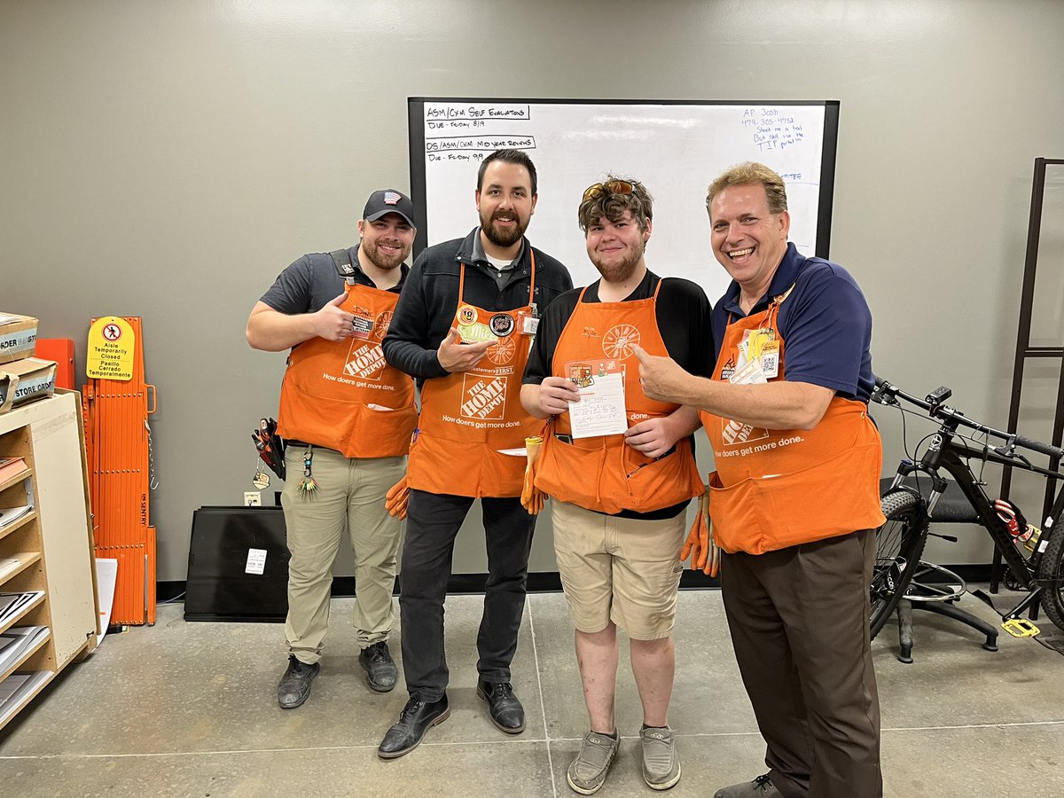 risakea's tweet image. Recognizing Kyle from Lumber with a Homer for pointing a serious safety issue. Way to go !!!🎊🎉🤙🏾