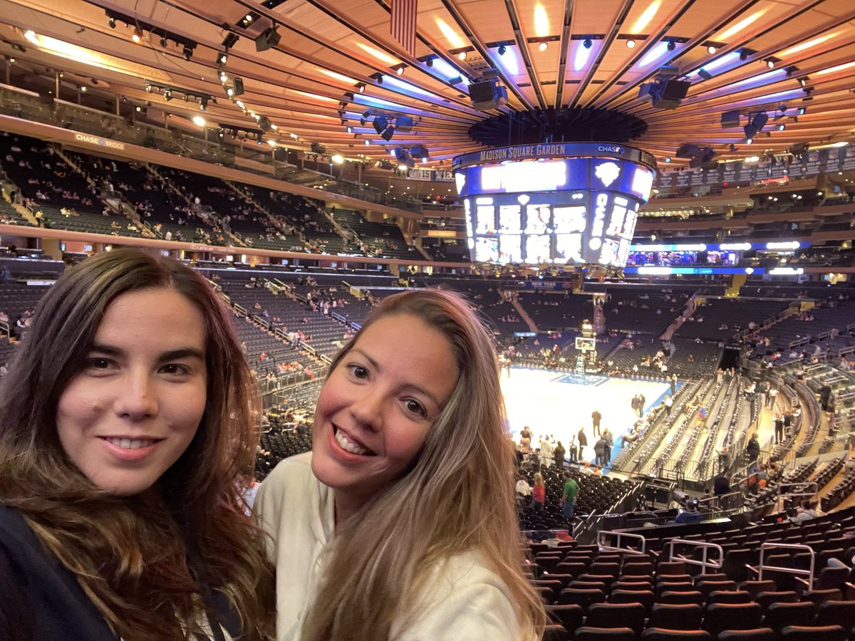 Beytafm's tweet photo. #nykmsg listas para el partido https://t.co/ANFDumPnla