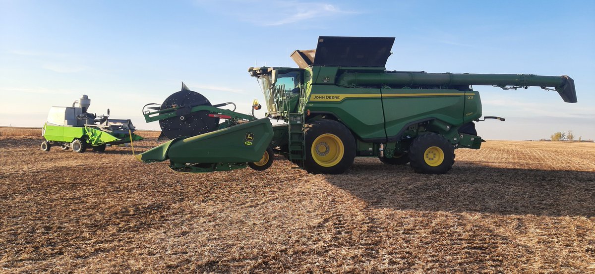 InKfarms's tweet image. Remember as a kid when you met your hero? I imagine that's what this little combine felt. @Prograin_West  #x9 #research