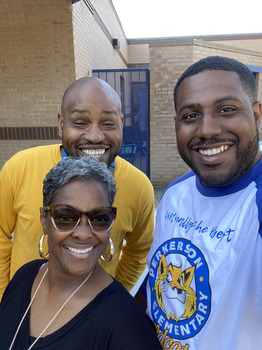 Coach3316's tweet photo. Connecting with community is always a part of @NBBCOEA’s mission. Happy to partner with @APSWildPerk…every teacher needs an extra snack🍿🥨on Friday.😊@principaltford @iLEjewelsllc #calltoactionlifestyle #communitypartnersmatter https://t.co/nRoSfAUBaF
