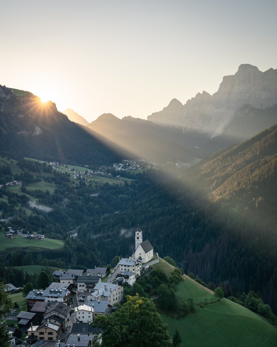 RossBernards's tweet image. #Italy knows how to place a church.