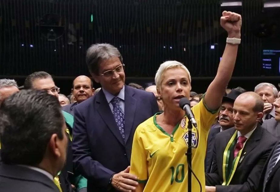 laurojardim's tweet photo. Filhos e genro de Roberto Jefferson receberam verba milionária pelo PTB, mas faltaram muitos votos. https://t.co/ik9N4OC6w0 https://t.co/Q8YG9iXOWT