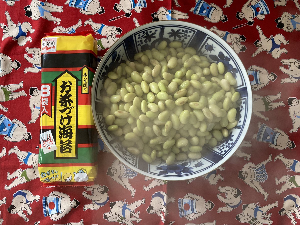 AmosHandmade's tweet photo. 朝から秘伝豆茹でました！
熱々！

一山本関に教えたい！
山形県産　秘伝豆　ハッピー
枝豆だよ

むかずに簡単に一気に数粒食べられる

#大相撲ファン感謝祭2022 
#一番楽しんでいた一山本関
#足立区
#放駒部屋
#巡業頑張って👊
#比較対象を変えてパチリ
#ばえ〜
#相撲
#sumo
#beens https://t.co/VPLuh2Dl5F
