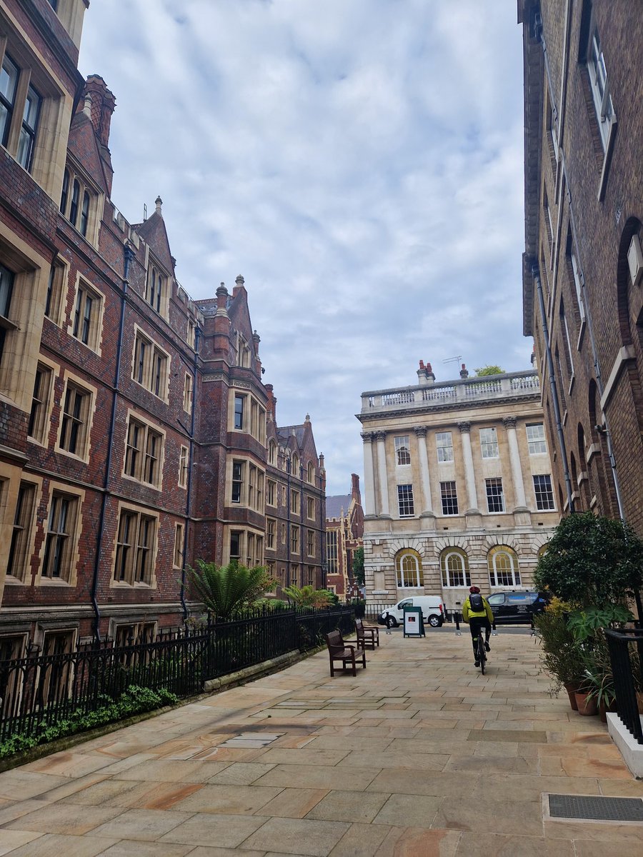 Today marks the end of my first week as a Mining Environmental Specialist at Wardell Armstrong International @WA_LLP! I am extremely excited to immerse myself in the team and get involved with their wide range of projects, as well as working in this beautiful part of London ⛏️🏙