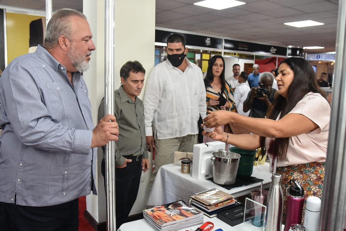 Yordis1's tweet photo. @AlejandroGilF @MEP_CUBA @Granma_Digital Los Cubanos muriendo de Hambre y ustedes de Recholata en Recholata…… https://t.co/7jvgfVxto8