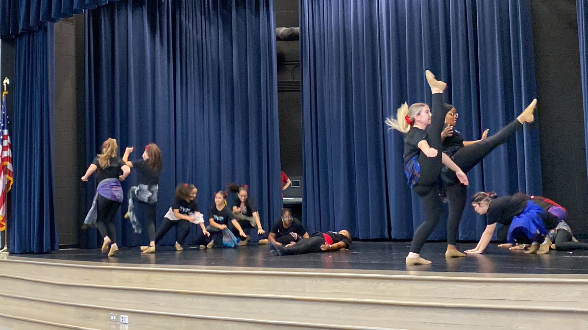 Thank you to everyone who came out to support us for our Hispanic Heritage Month performance💙 The girls were proud of their performance, as they should be, but were also very happy to have you all there supporting. #wearehaskett <a href="/HaskettJH/">Haskett Junior High</a> <a href="/PrincipalPaz/">Dr. David Paz</a>