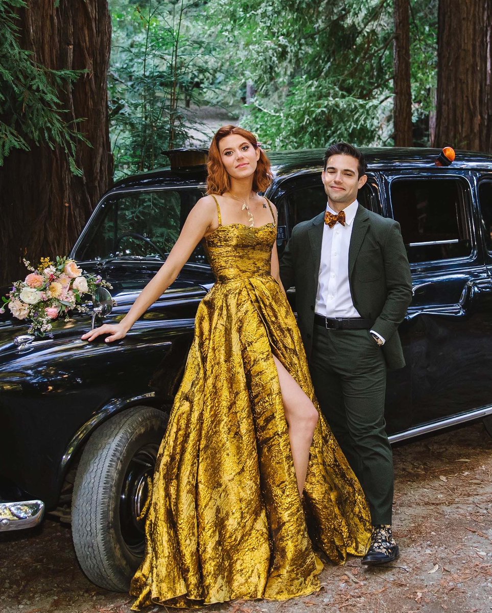 HannahPilkes's tweet photo. I married my short king! 👑😏 https://t.co/tnxnORCnuq