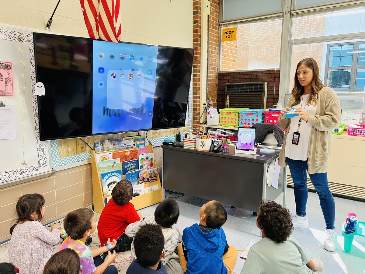 <a href="/JC0404/">Jaime Cook</a> demonstrating the latest <a href="/PlayOsmo/">Osmo</a> games for second grade! #HawkIsHappening