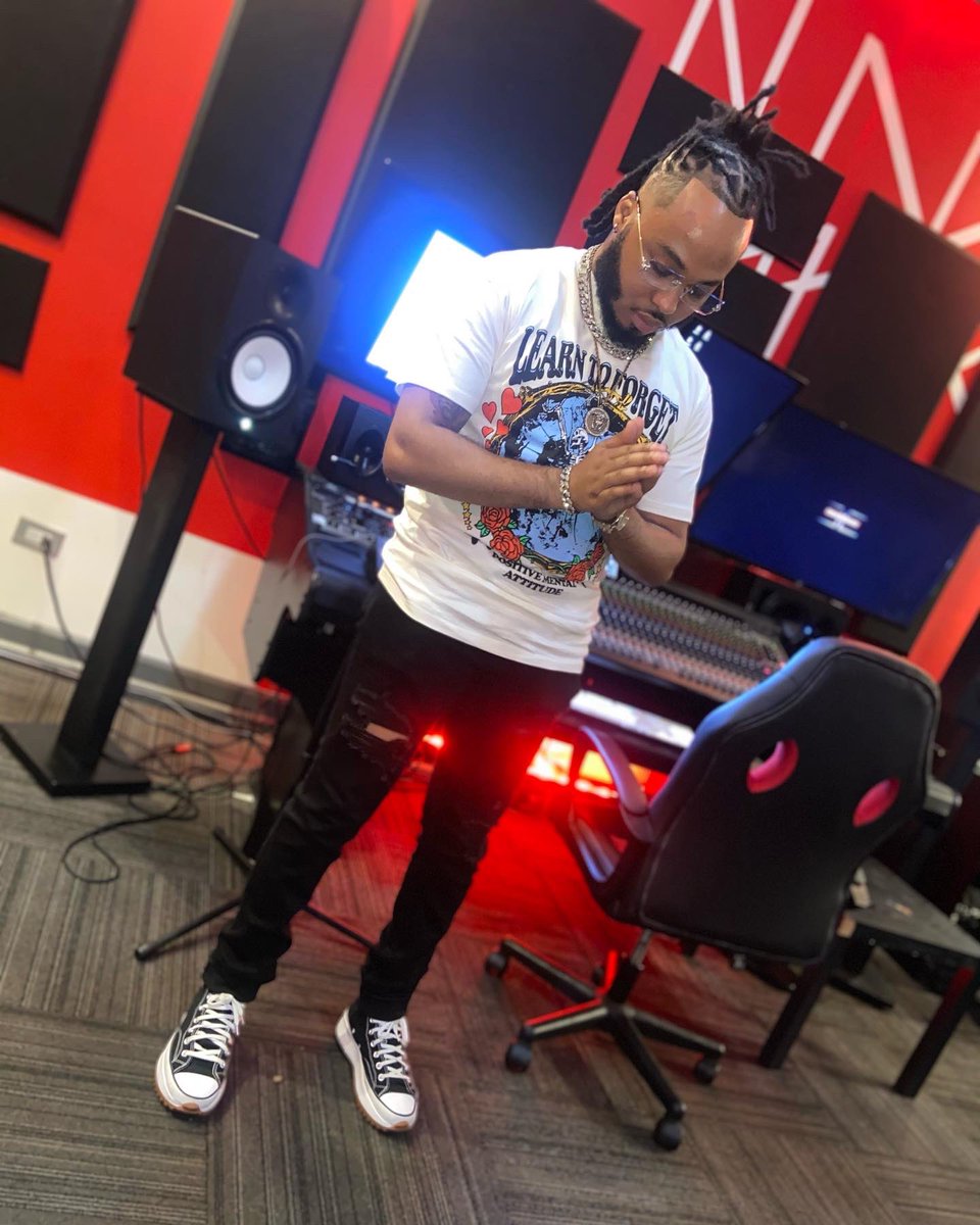thereal_lyrik's tweet photo. Call me Arabian, cause the DRIP Israel🇮🇱💧🤮🤑💧💕🖤. Go stream my new album #4WAYVISION 💿💿🔥✍🏽. 

Welcome to 4WAY VISION👁👁👁. #4WVSeason belongs to the World🌎🤞🏽💙.

#RealShitTho #LyrikToldYaaSooo #HumbleConfidence #TheMarathonContinues 
#LyrikNationRecords https://t.co/qe6GEksSy9