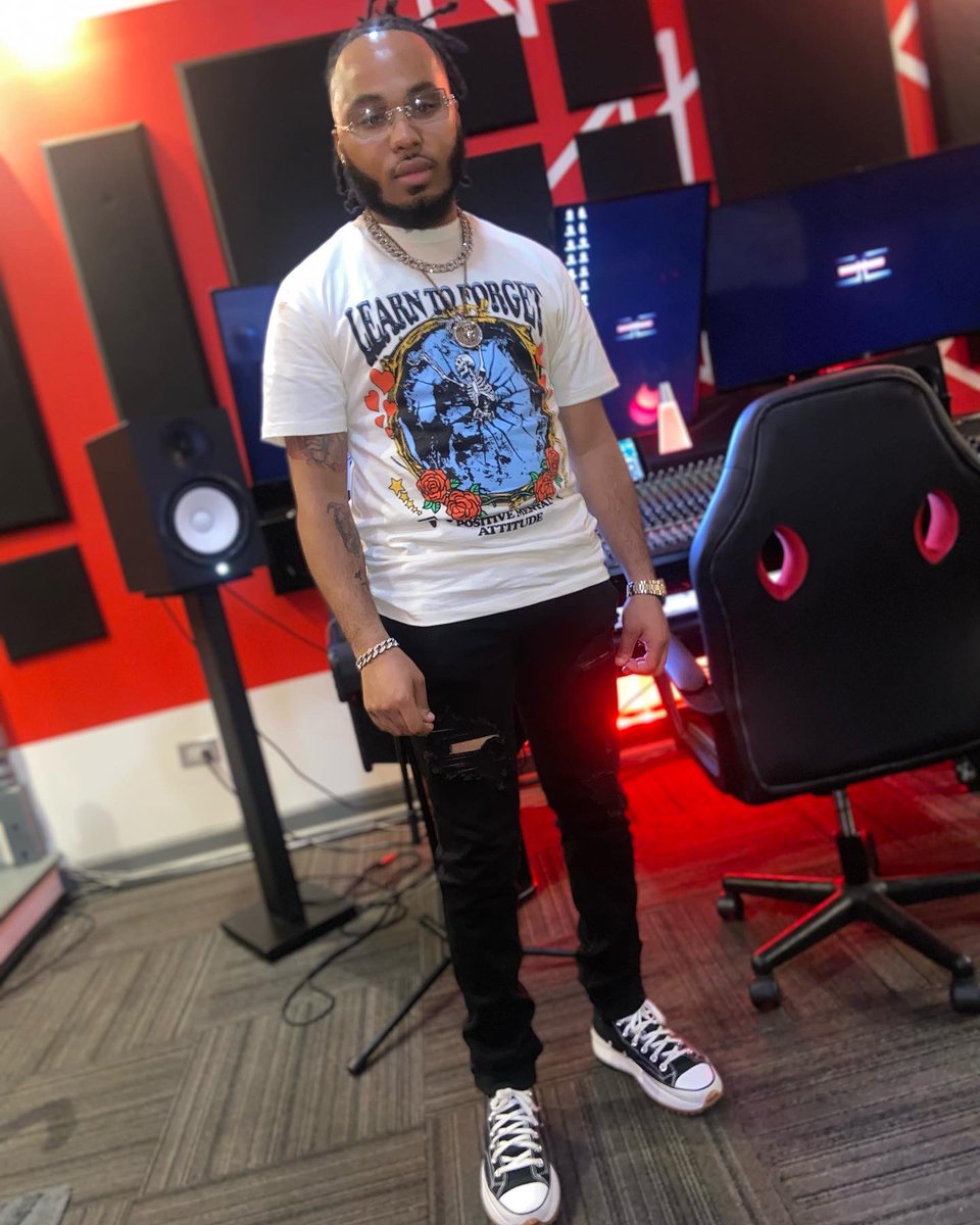 thereal_lyrik's tweet photo. Call me Arabian, cause the DRIP Israel🇮🇱💧🤮🤑💧💕🖤. Go stream my new album #4WAYVISION 💿💿🔥✍🏽. 

Welcome to 4WAY VISION👁👁👁. #4WVSeason belongs to the World🌎🤞🏽💙.

#RealShitTho #LyrikToldYaaSooo #HumbleConfidence #TheMarathonContinues 
#LyrikNationRecords https://t.co/qe6GEksSy9