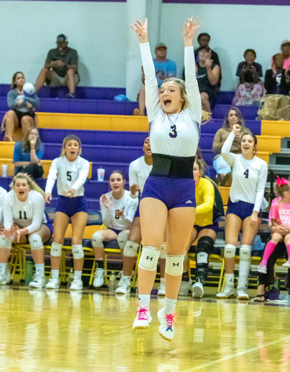 dgoodwin_74's tweet photo. Lady Bulldogs are in better spirits this round after redeeming themselves against Commerce in three sets. @Edgewood_Ath @EdgewoodRadio @edgewood_isd @vanzandtnews https://t.co/knHZuTNOGM