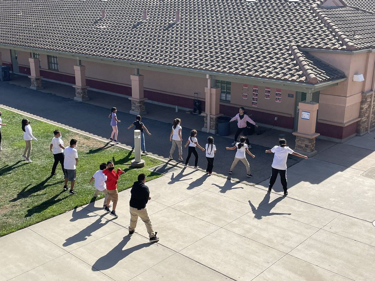 msbteach1's tweet photo. Getting exercise and having fun in the Alisal S’Cool Club! #alisalfuerte #bardinstrong #HappyFriday https://t.co/fjxccysQ1p