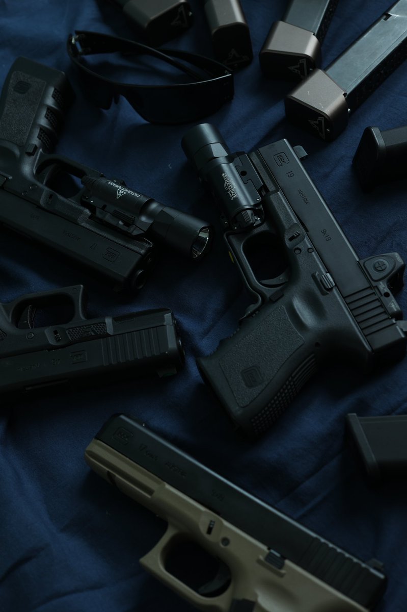 HEAVIG_FILM's tweet photo. おはようございます♪
朝の一枚
#glock19
#glock17
#mk27mod1
#glock45
#朝の一枚
#いつまで続くかわからない https://t.co/QVIUvXIXkH