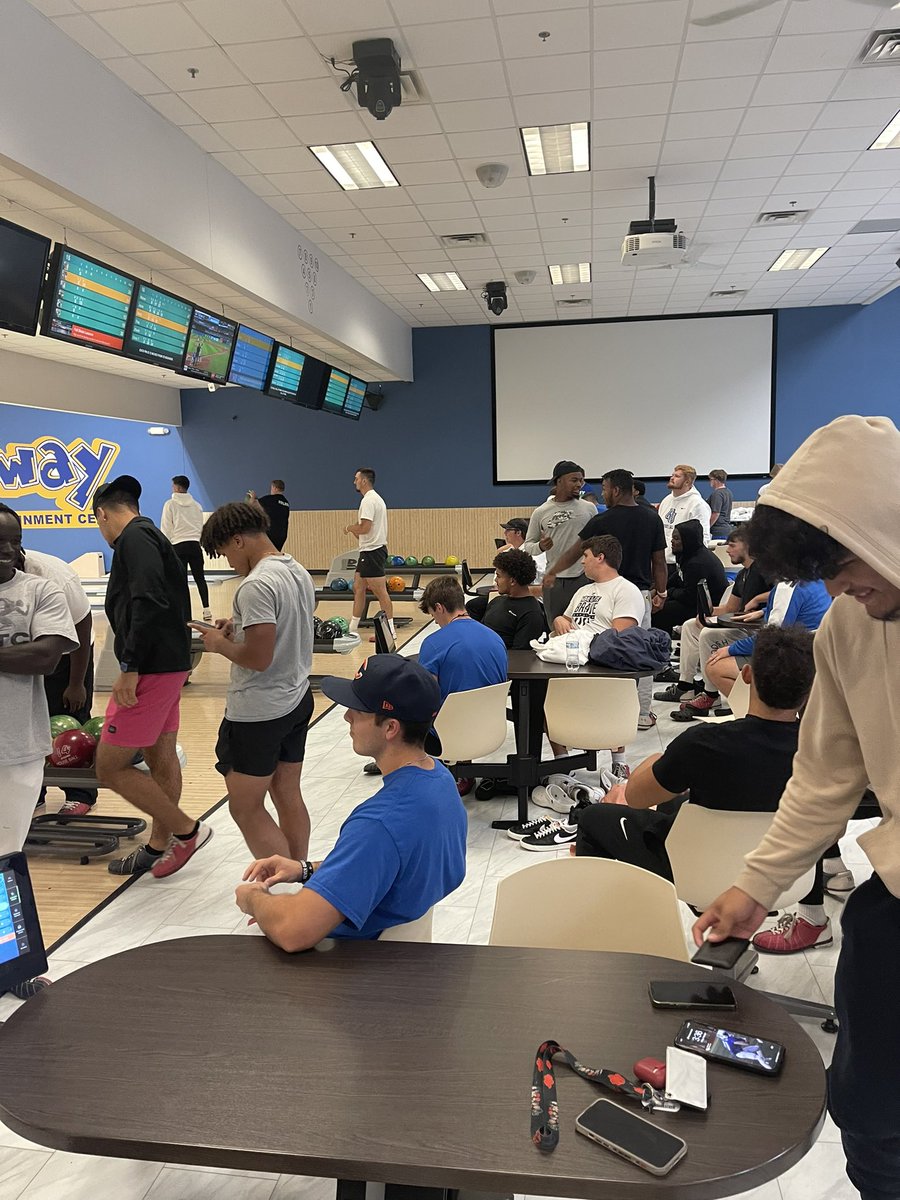 AU_SpartanFB's tweet photo. Great time this afternoon celebrations a successful Bye Week with some Bowling and Mini Golf! @funwaybataviail https://t.co/gcqSGsxW0P