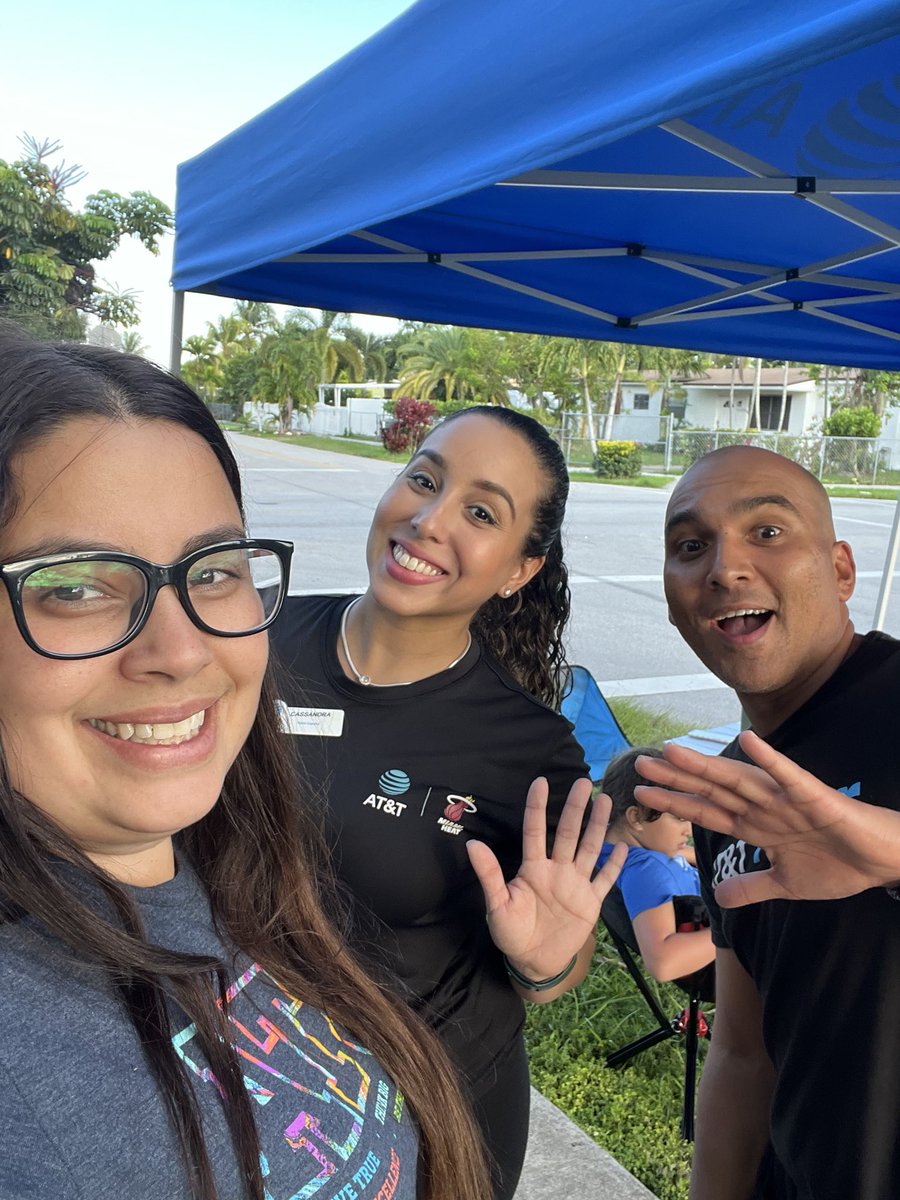 jrivasfla's tweet image. Todays Friday #fiberflex was great!! 5 IPBB in two hours! 🥳🥳🥳 Thankful for @FloridacityKat and @Lissette_rod1 for giving @cassiexoxo88 and I the opportunity to flex our Fiber to the neighborhood. 💪🏽💪🏽 @DilmaAZambrano @jrluna11 @eniggemann @theeastregion @One_FLA #lifeatatt