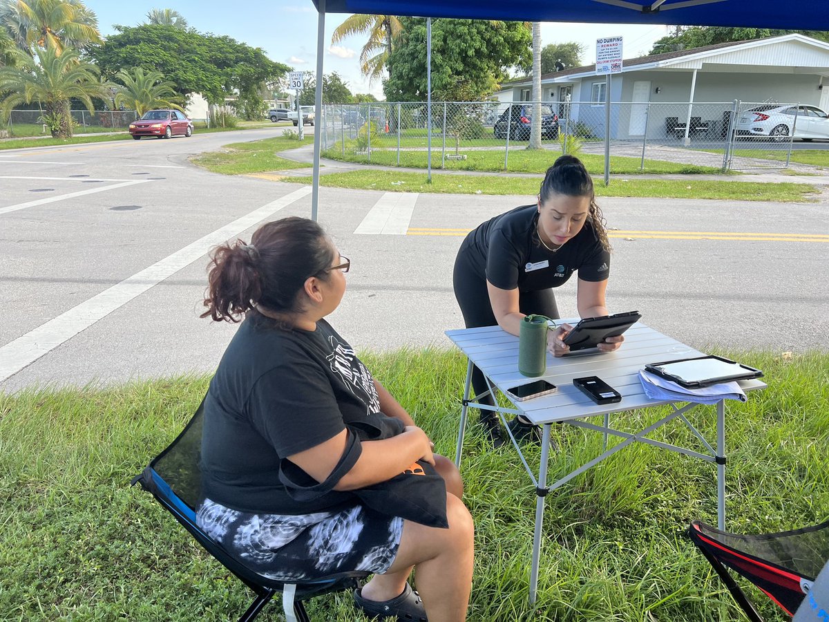 jrivasfla's tweet image. Todays Friday #fiberflex was great!! 5 IPBB in two hours! 🥳🥳🥳 Thankful for @FloridacityKat and @Lissette_rod1 for giving @cassiexoxo88 and I the opportunity to flex our Fiber to the neighborhood. 💪🏽💪🏽 @DilmaAZambrano @jrluna11 @eniggemann @theeastregion @One_FLA #lifeatatt