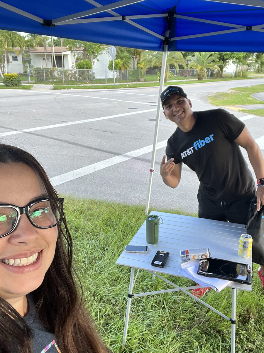 jrivasfla's tweet image. Todays Friday #fiberflex was great!! 5 IPBB in two hours! 🥳🥳🥳 Thankful for @FloridacityKat and @Lissette_rod1 for giving @cassiexoxo88 and I the opportunity to flex our Fiber to the neighborhood. 💪🏽💪🏽 @DilmaAZambrano @jrluna11 @eniggemann @theeastregion @One_FLA #lifeatatt