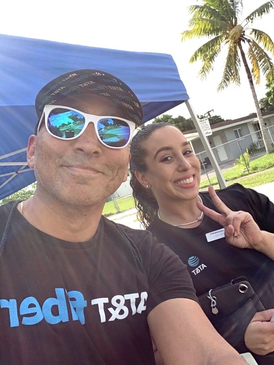 jrivasfla's tweet image. Todays Friday #fiberflex was great!! 5 IPBB in two hours! 🥳🥳🥳 Thankful for @FloridacityKat and @Lissette_rod1 for giving @cassiexoxo88 and I the opportunity to flex our Fiber to the neighborhood. 💪🏽💪🏽 @DilmaAZambrano @jrluna11 @eniggemann @theeastregion @One_FLA #lifeatatt