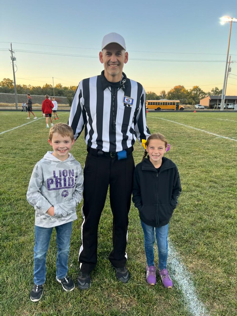 Tonight's coin toss guests were 3rd graders Easton Little and Isabella Snyder who were selected for their great sportsmanship and they are great team players. They have a positive attitude and will do anything to help the team!

#LouisvilleLions
#CementCity
#PurplePride