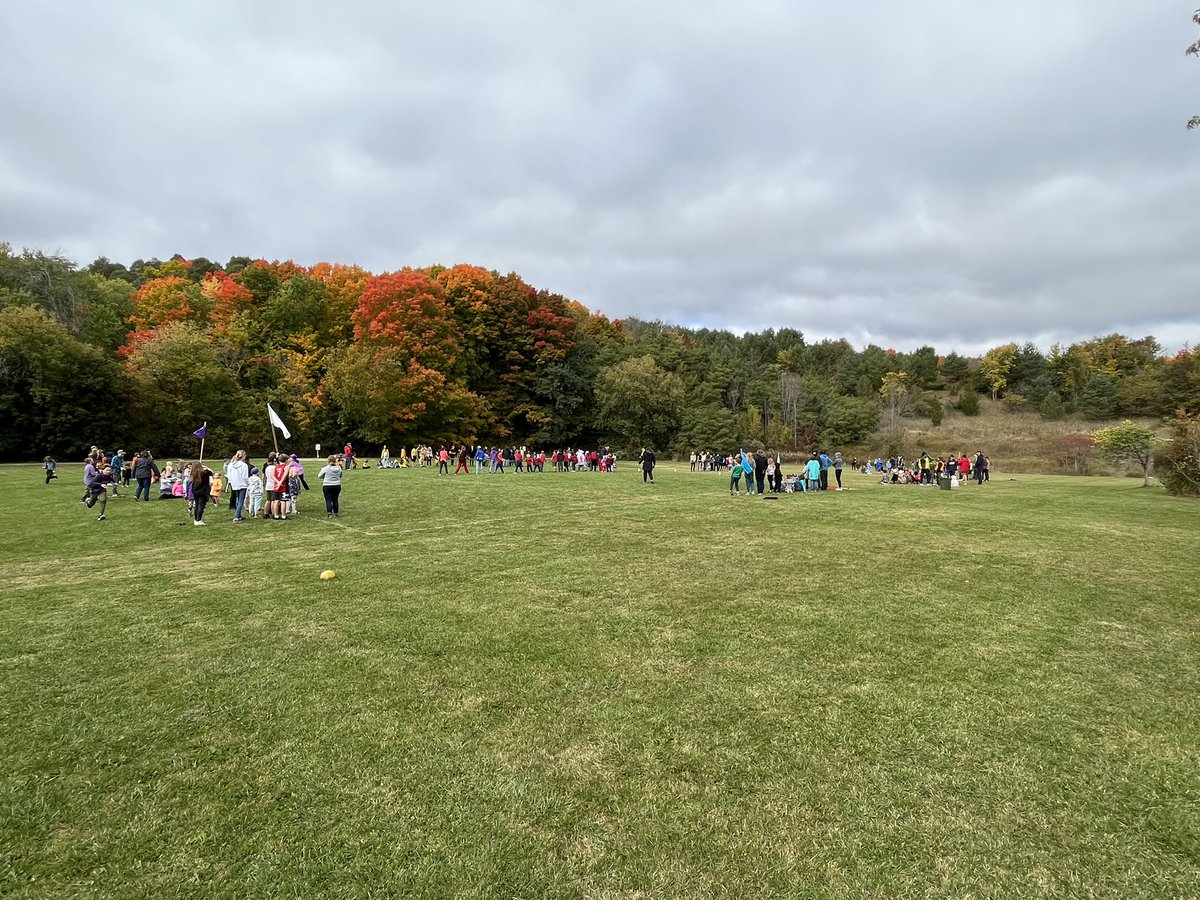 PercyCentennial's tweet photo. Percy had their first whole school colour tug day in 3 yrs!!! The energy on the field was incredible! https://t.co/BjSa8AAG2z