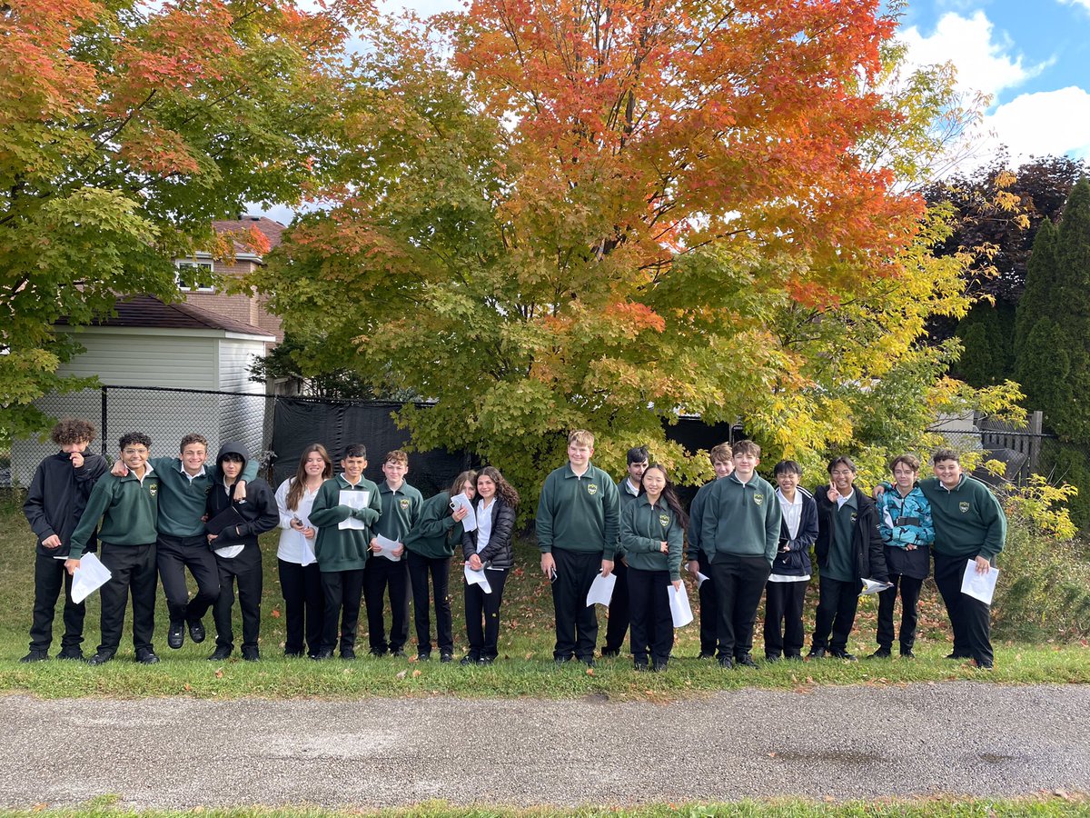Today our grade 9 science classes took part in some hands-on exploration of the beautiful areas surrounding STL to take photos for their Ecosystems Photo Journaling assignment. 📷🌲#experientiallearning @ycdsb