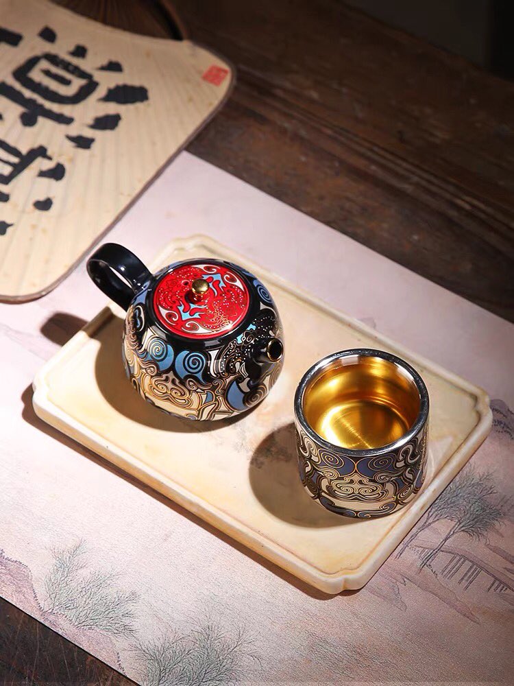 morimatea's tweet photo. A lot of things, though ordinary, will hint obliquely at out the different feeling in different persons' eyes.
.
.
.
#teaset #teapot #teacups #handpainted #cuppatea #teaoflife #brewedtea #kungfutea #funny #enjoyit #beauty #nicedesign #wonderfully #artist #artistic #morimatea https://t.co/Nu6Hlz1rJp