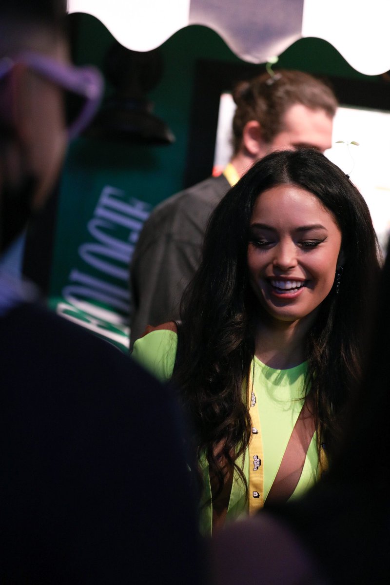Aydren's tweet photo. Spotted @Valkyrae walking the floor saying hello to supporters @TwitchCon HAD TO snap some 🔥 

#sandiego #twitchcon https://t.co/2MyYfz8rWi