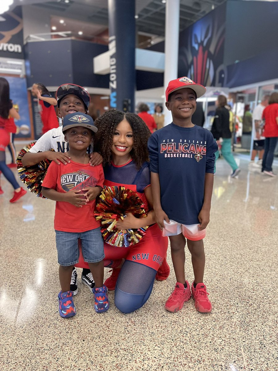MomofL3wCr3w's tweet photo. #pelicansgameday @PelicansNBA #neworleanspelicans @SmoothieKingCtr #itsfreezinginhere😂 #theAConAlaska https://t.co/tV93e78NZB