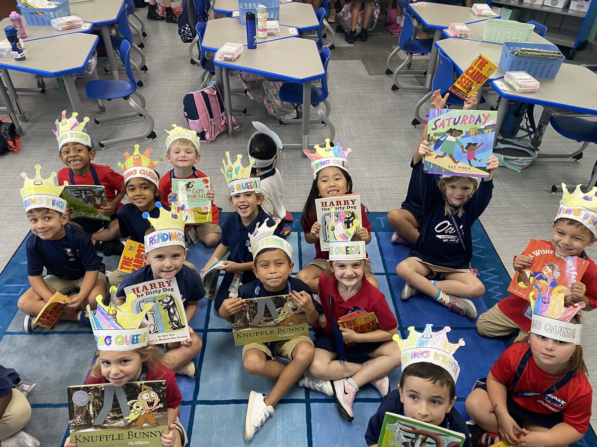 LR_ADHUS_FAUHS's tweet photo. The Kindergarten Book Parade @adhuselementary was a success! We love seeing our students so excited about reading!  #owlsread #lifelongreaders #bookparade https://t.co/OcQ0rmJIYU
