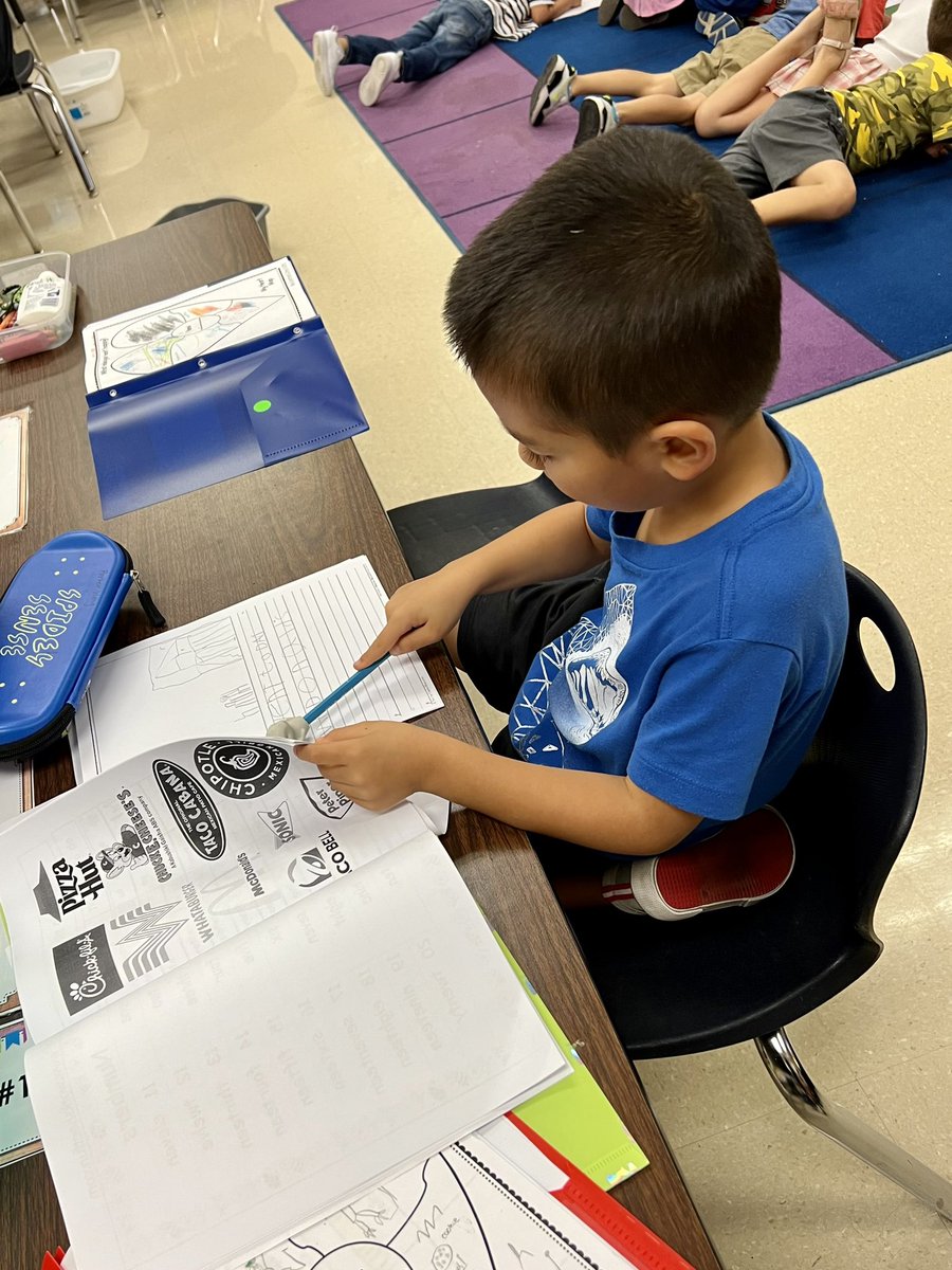 MsSandySalazar's tweet photo. Author’s Chair Day! From illustrations to labeling to writing more than one sentence and adding details, our @NISDEllison Kinder Bees have been un-BEE-lievably focused on meeting their personal writing goals this week! 🐝✍🏻 @JulieMeneses1 @NISD_ECE @nisdelemelar https://t.co/7R169pMUVh
