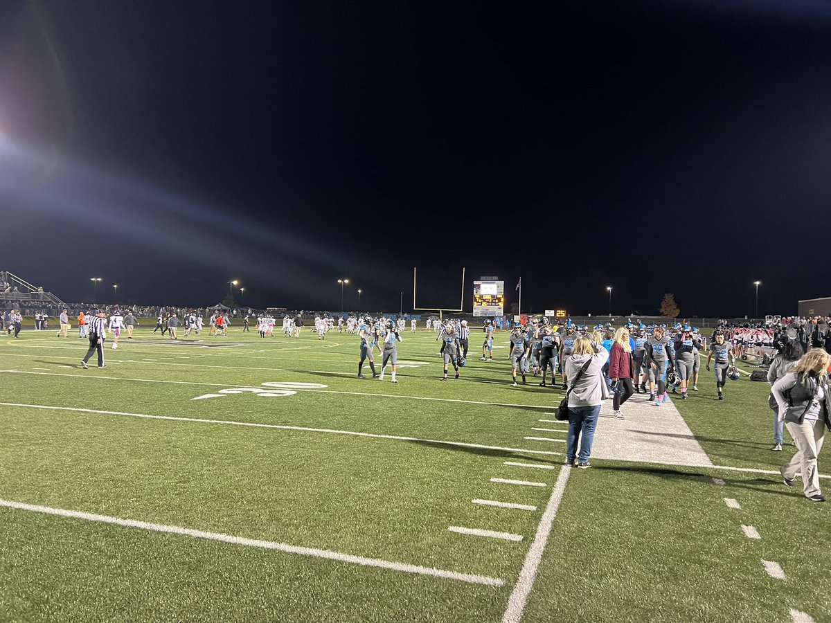 After a chippy and defensive slugfest in the first half @ridgeviewlive leads <a href="/unionfootball00/">Union Bears Football</a> 7-3