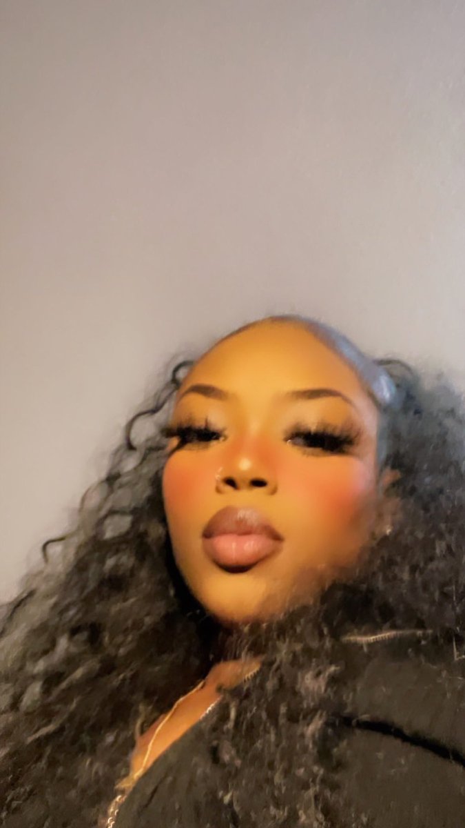 tyannaaaaj's tweet photo. hola🖤 https://t.co/rL2iUOL8Zd
