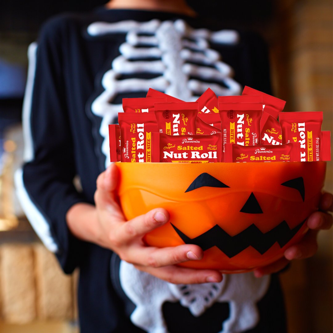 pearsonscandy's tweet image. Let us take care of the Halloween candy choice this year 👻 

Bite Size Salted Nut Rolls are always a hit, just add them to your Amazon cart today! amzn.to/3L6sSCu

#BiteSize #SaltedNutRoll #EatOneDoMore #ThisIsHowIRoll #ThisIsHalloween #Halloween #HalloweenCandy