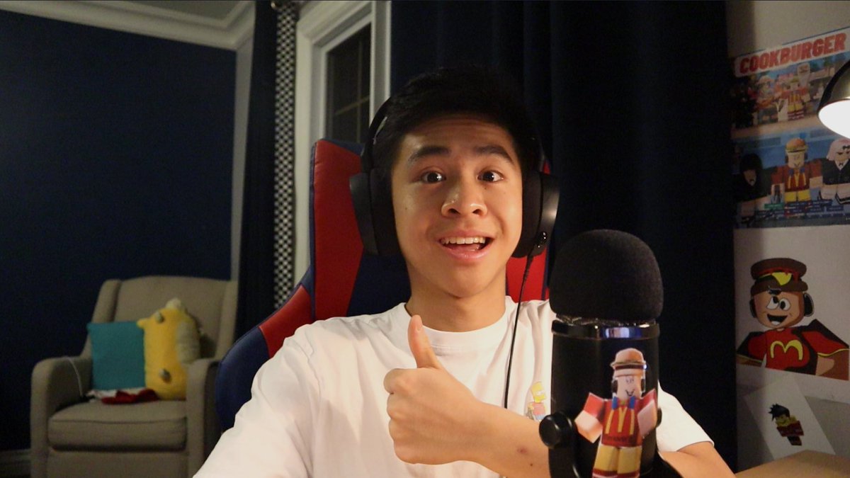 CookBurgerYT's tweet photo. Epic stream setup https://t.co/Gb72VoD4yU