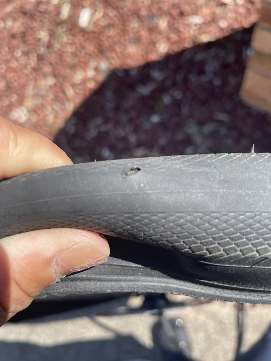 jaysonj_'s tweet photo. shards of glass on the bike lane = 😭 https://t.co/MtxoofYlNy