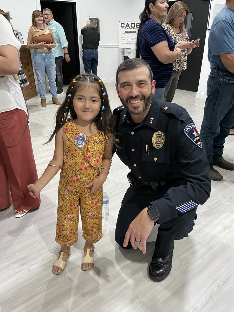 Highlight of my day was participating in #FaithandBlue2022 with Iglesia Cafe and being asked by this little one to take a picture with her. 
<a href="/ArlingtonPD/">Arlington, TX Police</a>