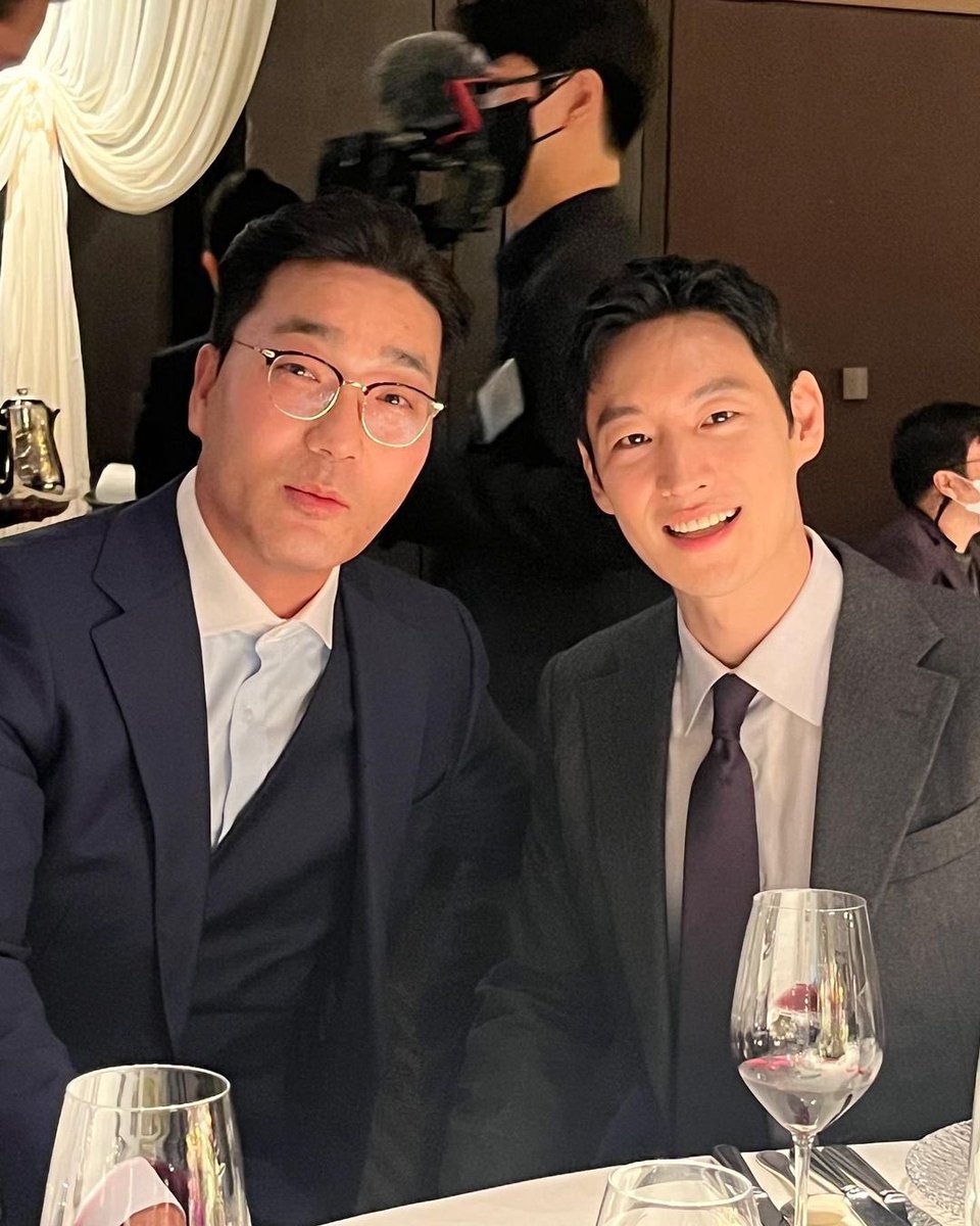 📸 | #LeeJeHoon and #HaDoKwon at #NamgoongMin's wedding last night.