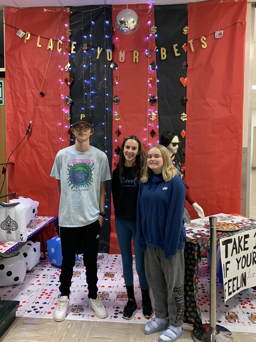 WKHS_StuCo's tweet photo. Homecoming officially kicked off with Hallway Decorating tonight. So proud of the hard work & dedication by our Student Council & Leadership teams today. We especially thank our class sponsors & adults that helped support our students. #NoPressureNoSuccess #hoco2k22 #captainpride https://t.co/UKADwV9f8s