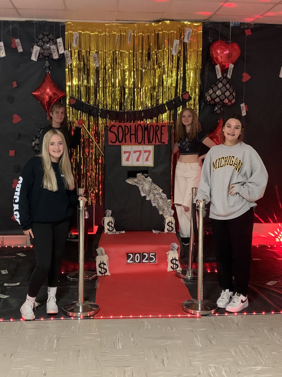 WKHS_StuCo's tweet photo. Homecoming officially kicked off with Hallway Decorating tonight. So proud of the hard work & dedication by our Student Council & Leadership teams today. We especially thank our class sponsors & adults that helped support our students. #NoPressureNoSuccess #hoco2k22 #captainpride https://t.co/UKADwV9f8s