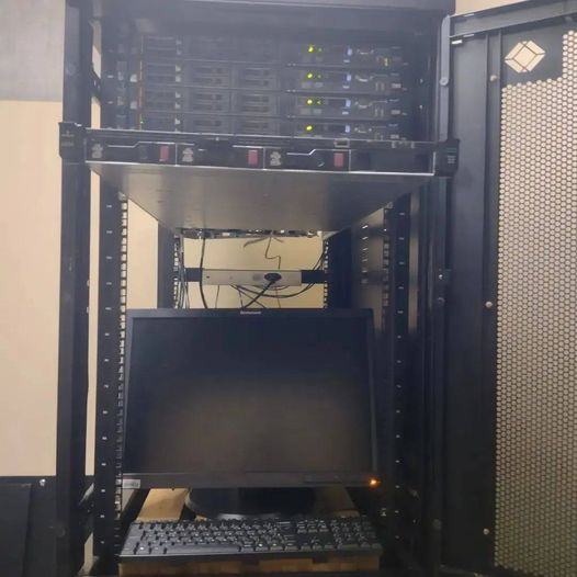uegposse's tweet photo. Computador de Alto Desempenho (HPC do inglês High-performance computing) adquirido pela UEG Posse possibilitará desenvolvimento de pesquisas científicas voltadas à inteligência artificial e outras áreas que exigem alta capacidade de processamento. #uegposse #hpcomputer #AI https://t.co/ur9sPQnd1S