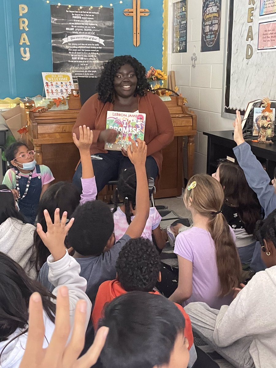 traceysauer's tweet photo. What an incredible Read-In Week!! We were so blessed to have many readers visit us this week including Trustee Harris, division staff, Fr. Julien, the Edmonton Elks, the Edmonton Oil Kings, and many more wonderful community members and families.  Wow!!  #ECSDfaithinspires https://t.co/VX5ivDr0fl