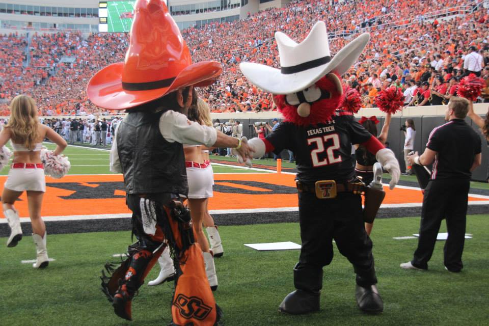 gunsupnation's tweet photo. Raider Red > Pistol Pete: a thread ⤵ https://t.co/ZItxgBxNSW